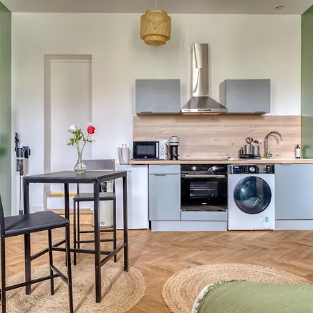 Chez Guillaume - Jungle Renove Balneo A La Gare Apartment *