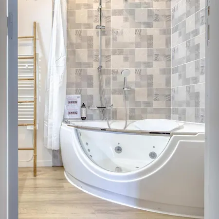 Апартаменты Chez Guillaume - Jungle Renove Balneo A La Gare