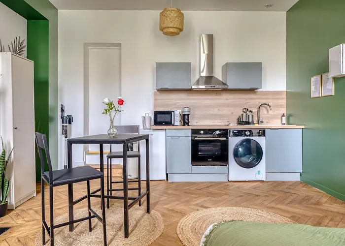 Chez Guillaume - Jungle Renove Balneo A La Gare Apartment *