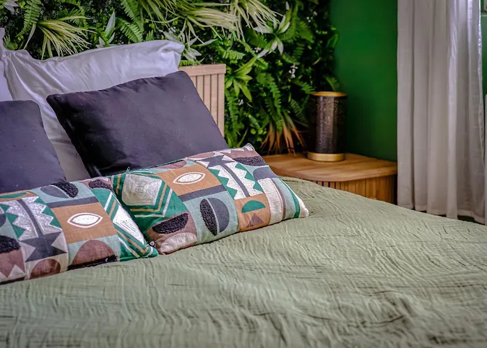 Chez Guillaume - Jungle Renove Balneo A La Gare Apartment *